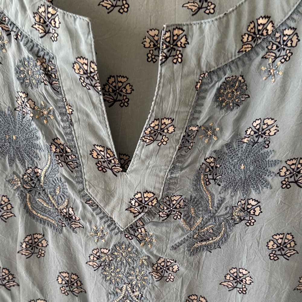 J, Jill Light Blue Embroidered V-Neck Women’s 3/4 Sleeve Top - Picture 3 of 9
